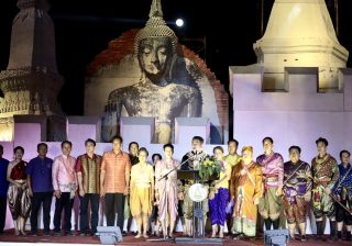 นายก อบจ.พิษณุโลก อุดหนุนงบ 2.5 ล้านบาท จัดการแสดง แสง เสียง ละครอิงประวัติศาสตร์ “เทิดพระเกียรติสมเด็จพระนเรศวรมหาราช” พร้อมร่วมแสดงเป็นองค์สมมติสมเด็จพระนเรศวรมหาราช